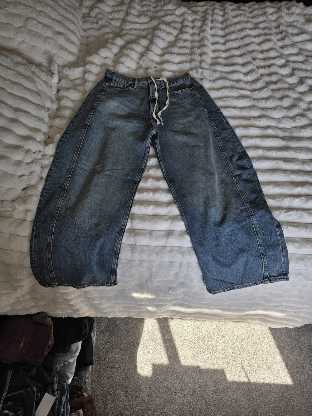 Good American Good Extreme Barrel Jeans - Picture 9 of 9